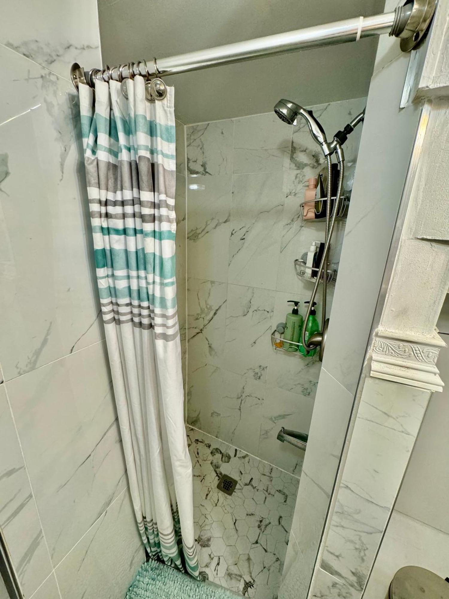 Tiny Private Room On The 1St Floor With Shared Bathroom Near Seatac Airport And Downtown Сіетл Екстер'єр фото