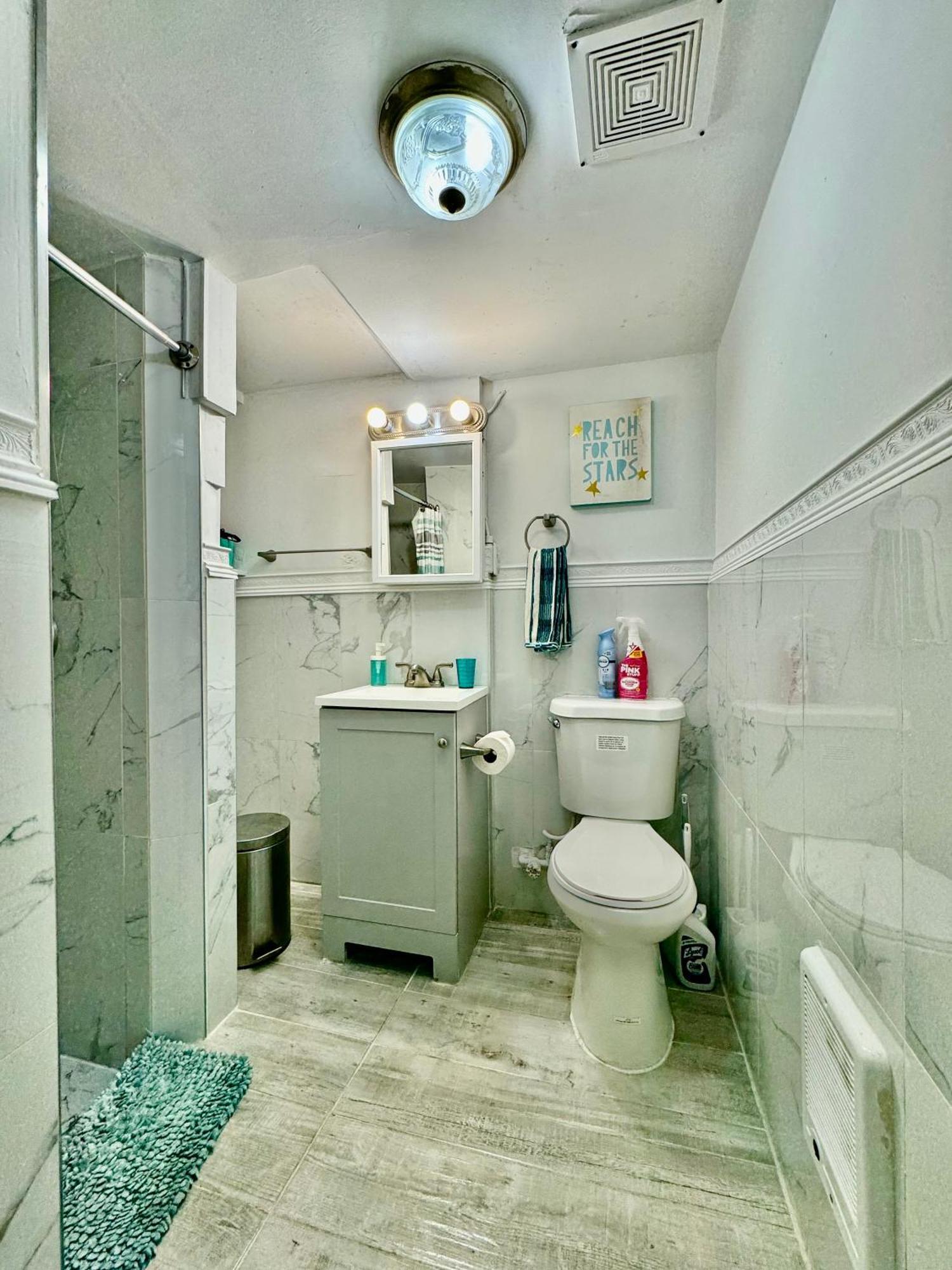 Tiny Private Room On The 1St Floor With Shared Bathroom Near Seatac Airport And Downtown Сіетл Екстер'єр фото