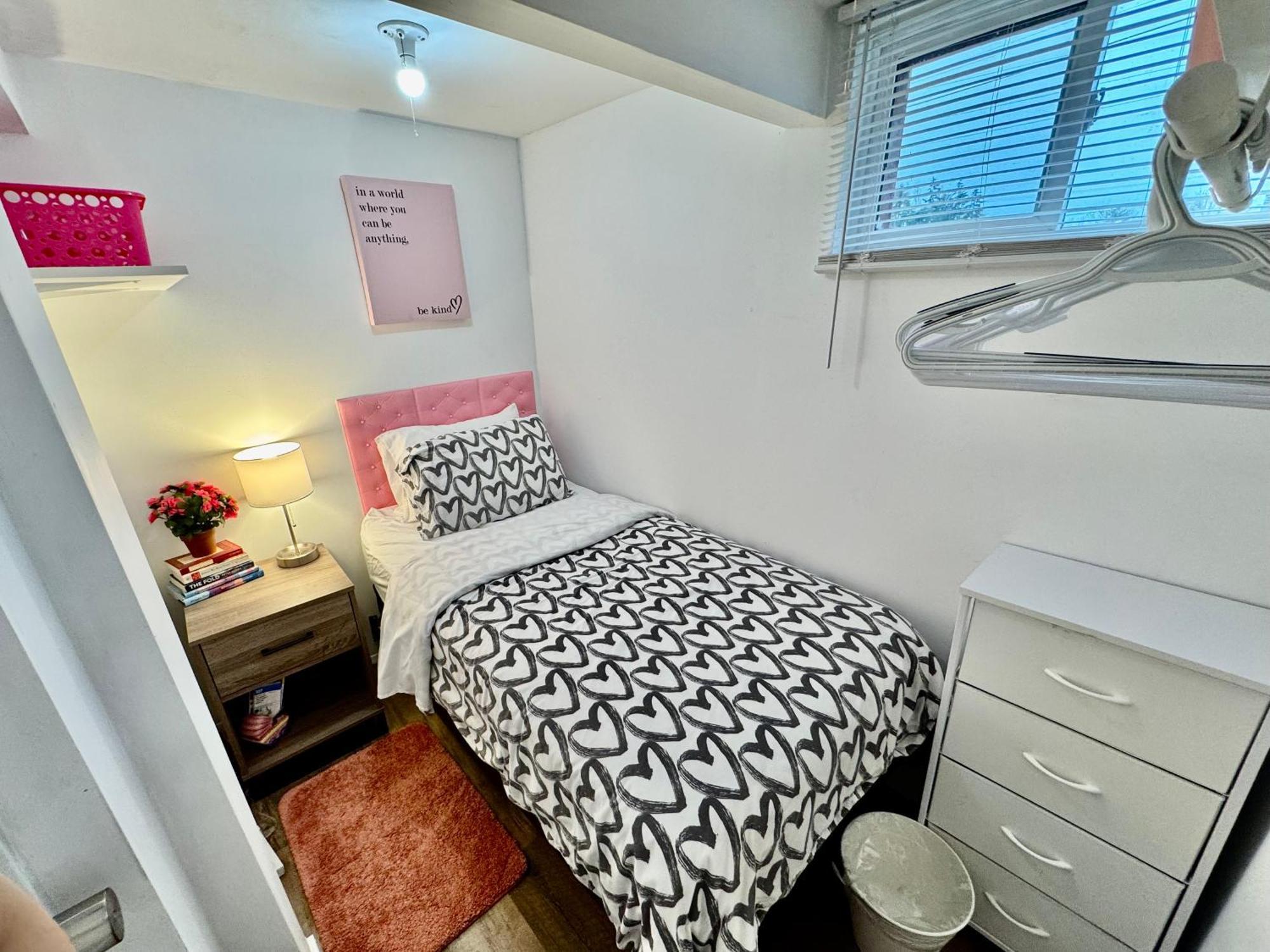 Tiny Private Room On The 1St Floor With Shared Bathroom Near Seatac Airport And Downtown Сіетл Екстер'єр фото